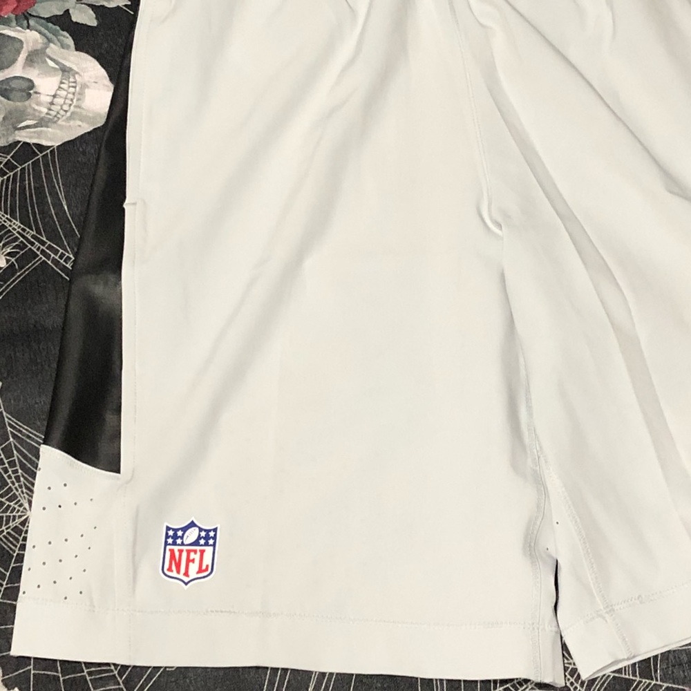NIKE DRI-FIT SPEED FLY OAKLAND RAIDERS VENT SHORTS - Picture 2 of 8